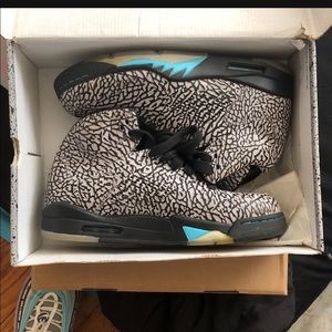 Jordan La3b5 size 10.5 great condition yellowing on sole